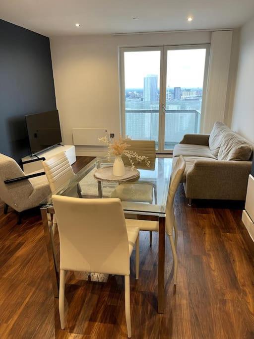Lovely 2-Bedroom Condo With Balcony 曼彻斯特 外观 照片
