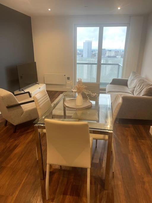 Lovely 2-Bedroom Condo With Balcony 曼彻斯特 外观 照片