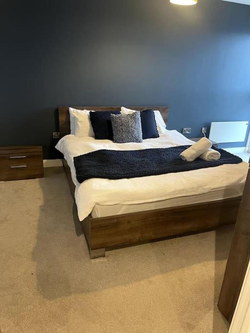 Lovely 2-Bedroom Condo With Balcony 曼彻斯特 外观 照片