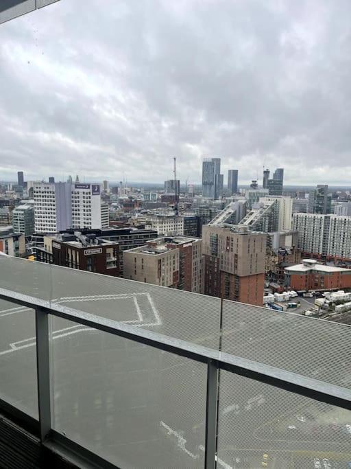 Lovely 2-Bedroom Condo With Balcony 曼彻斯特 外观 照片